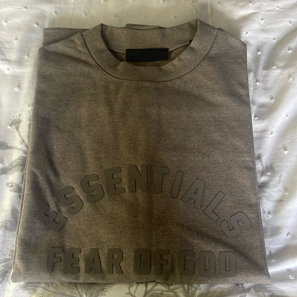 Essential Fear Of God. BRAND NEW. NEVER WORN. WITH TAG
